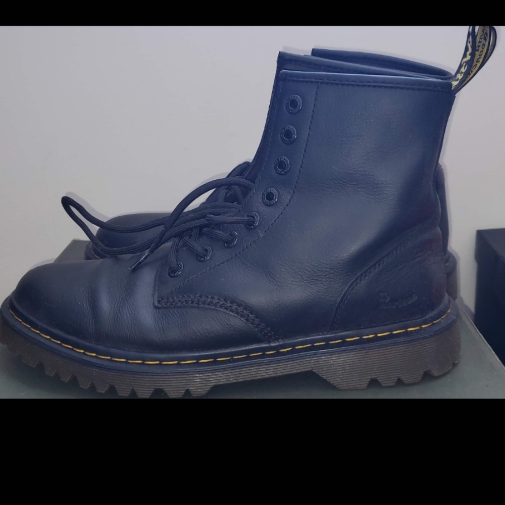 Dr Marten's boots men's 11